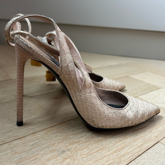 TOM FORD Embellished Python Pumps - Picture 11 of 11